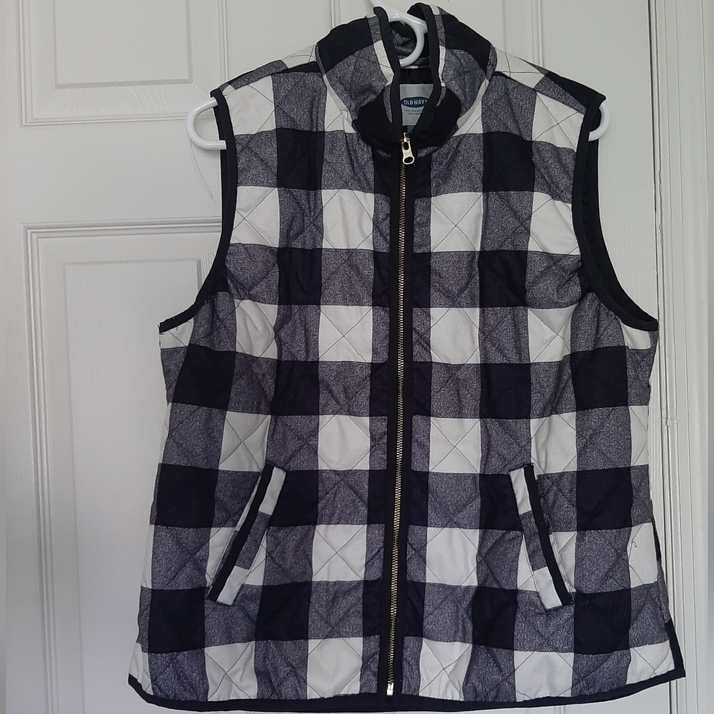 White and black checkered zip up vest